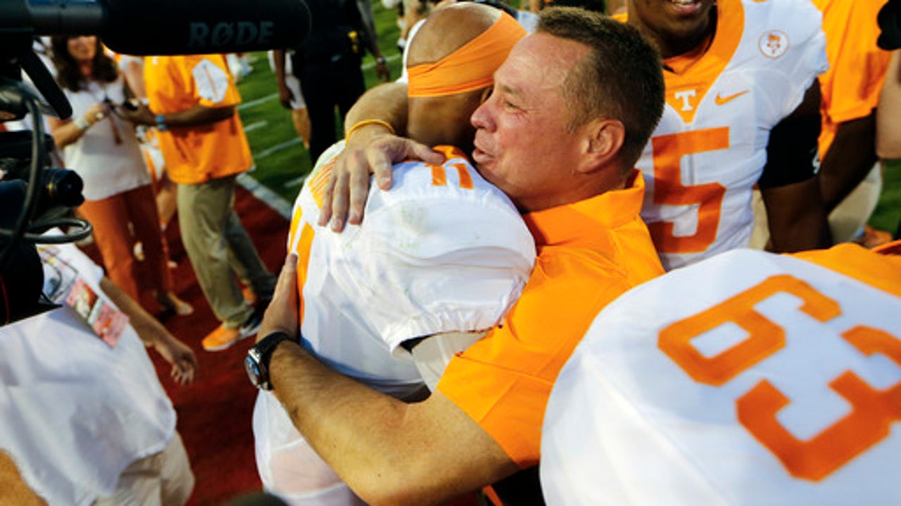 No. 9 Tennessee, No. 8 Texas A&M put perfect records to test